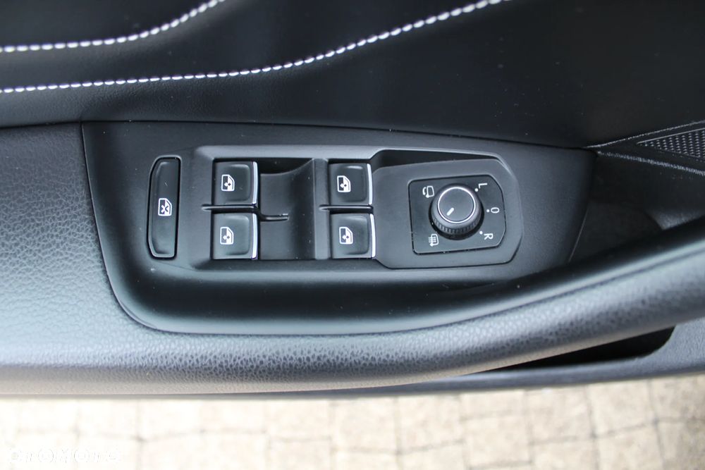 Volkswagen Passat 2.0 TDI SCR DSG 4Motion Business - 30