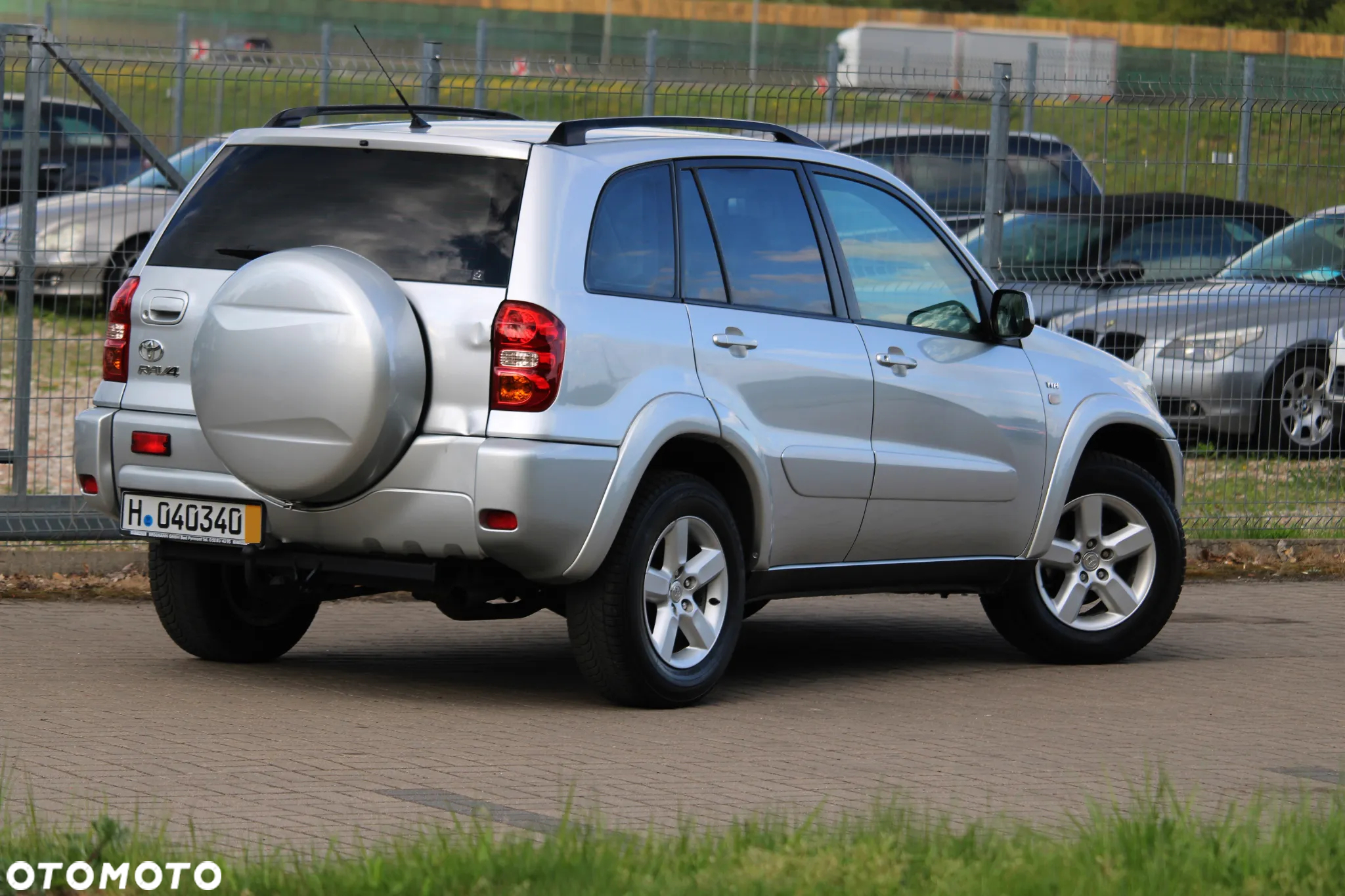 Toyota RAV4 - 10