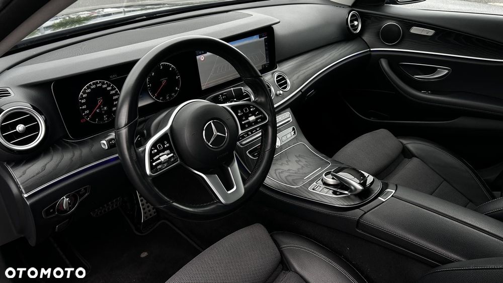 Mercedes-Benz Klasa E 220 d 4Matic 9G-TRONIC AMG Line - 11