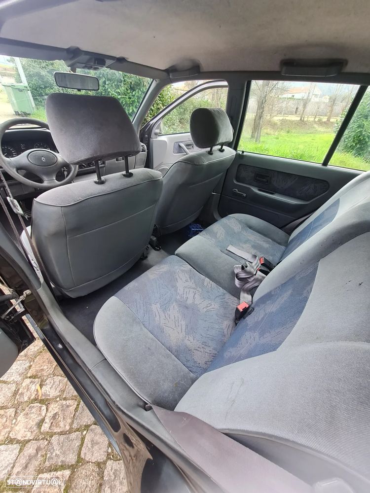 Renault Clio 1.2 Oasis - 7