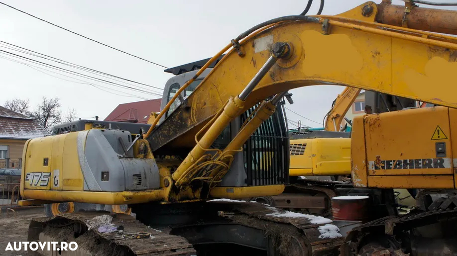 New Holland E 175 - 4