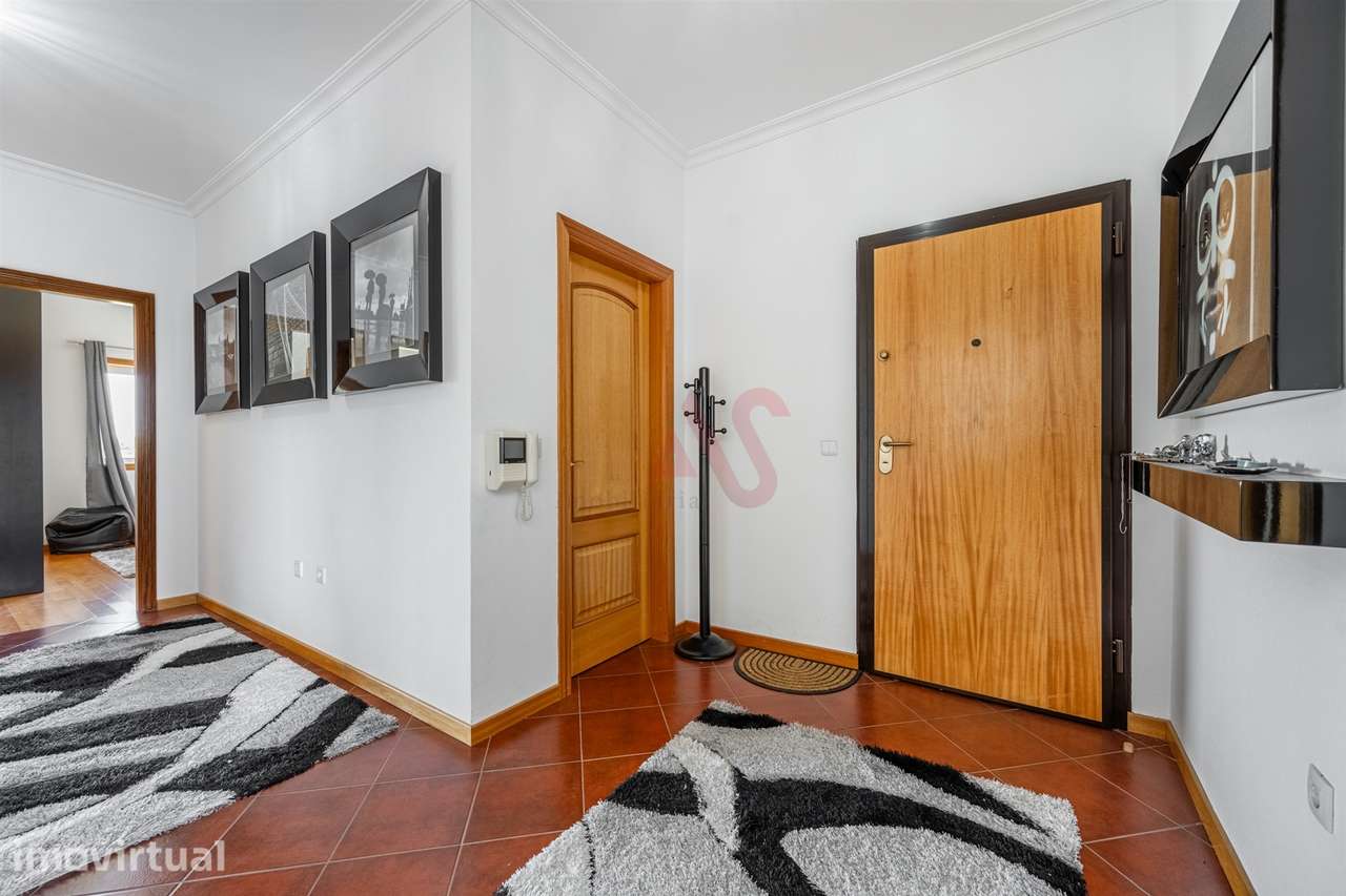 Apartamento T2 com 90,2 m² | Mobilado e Equipado |Garagem | Elevador | - Grande imagem: 5/22