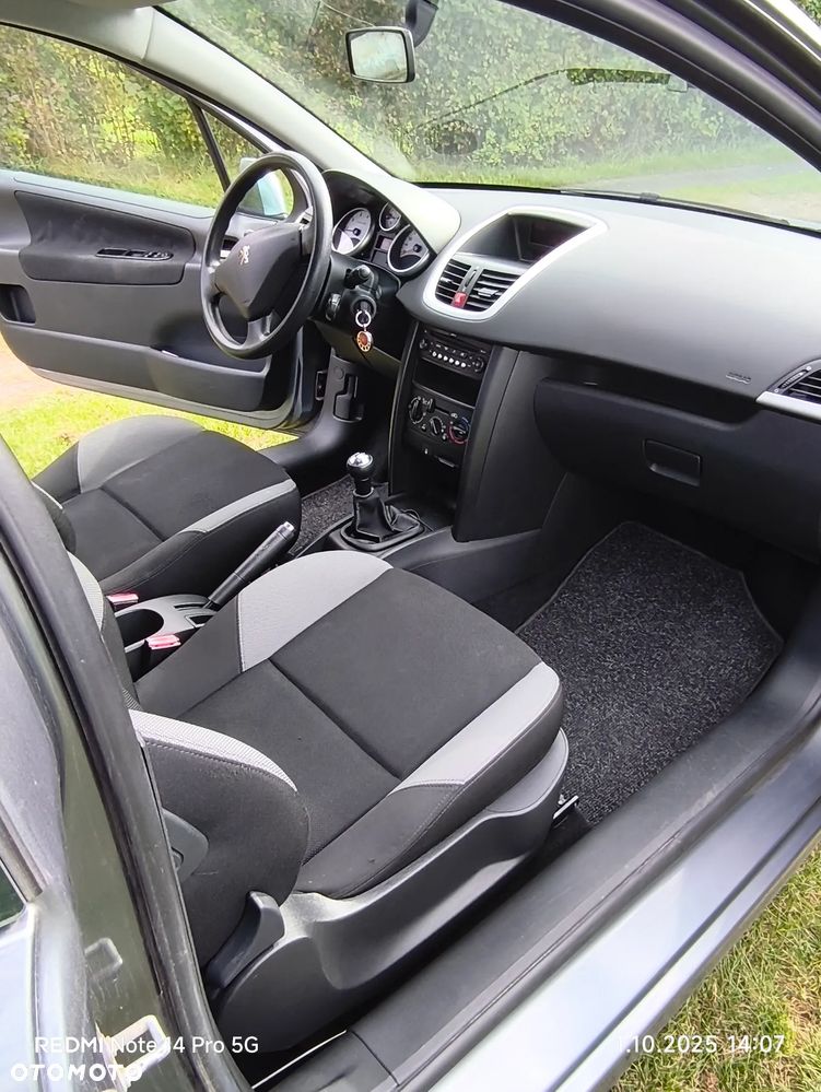 Peugeot 207 - 17