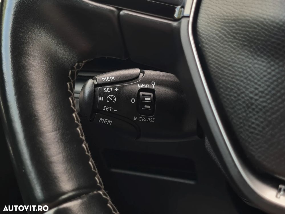 Peugeot 3008 BlueHDi 130 Stop & Start EAT8 Allure - 17