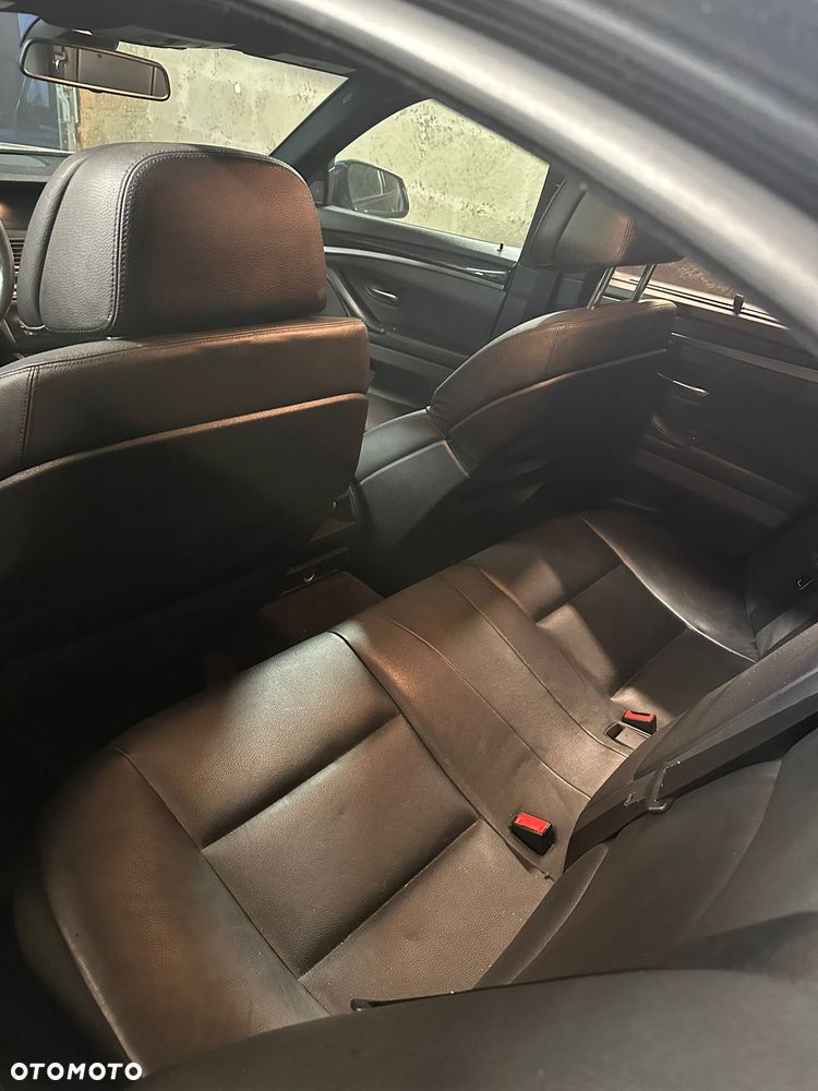 BMW Seria 5 550i - 9
