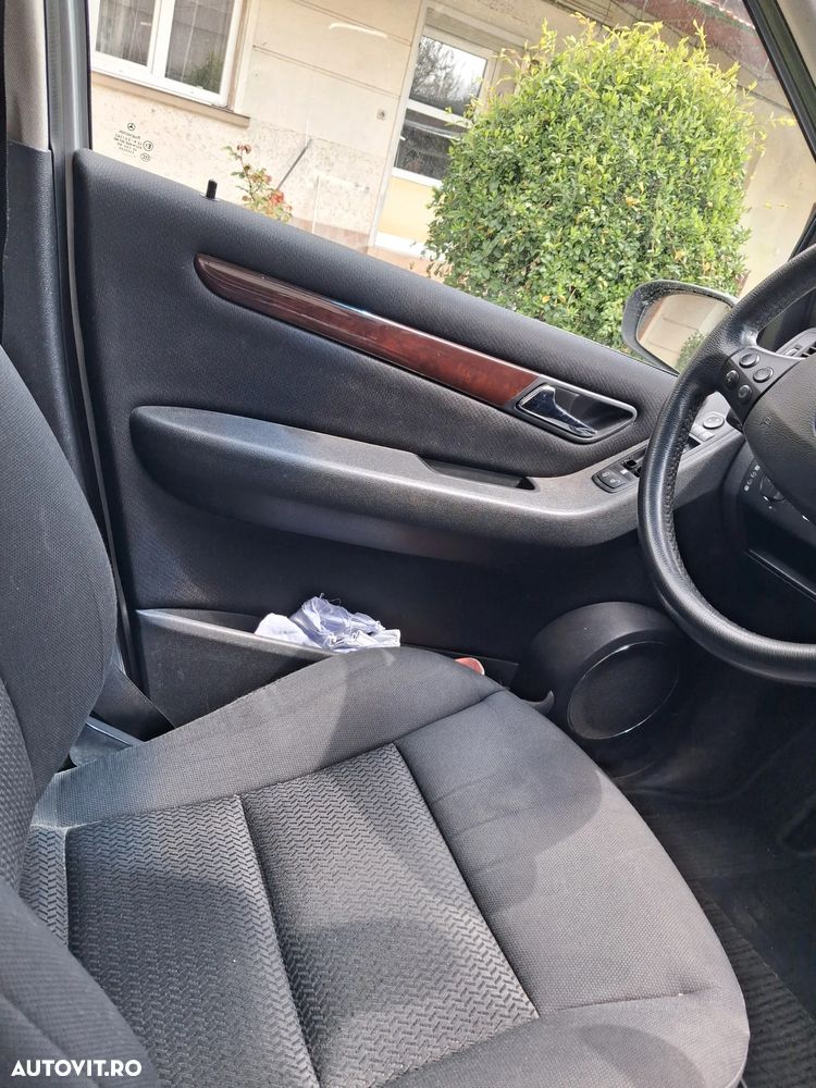 Mercedes-Benz EQA - 8