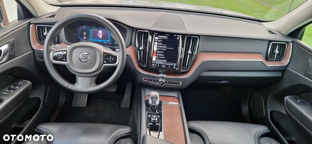 Volvo XC 60 B4 D Plus Dark - 23