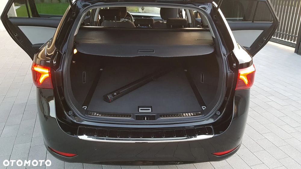 Toyota Avensis 2.0 D-4D Prestige - 25