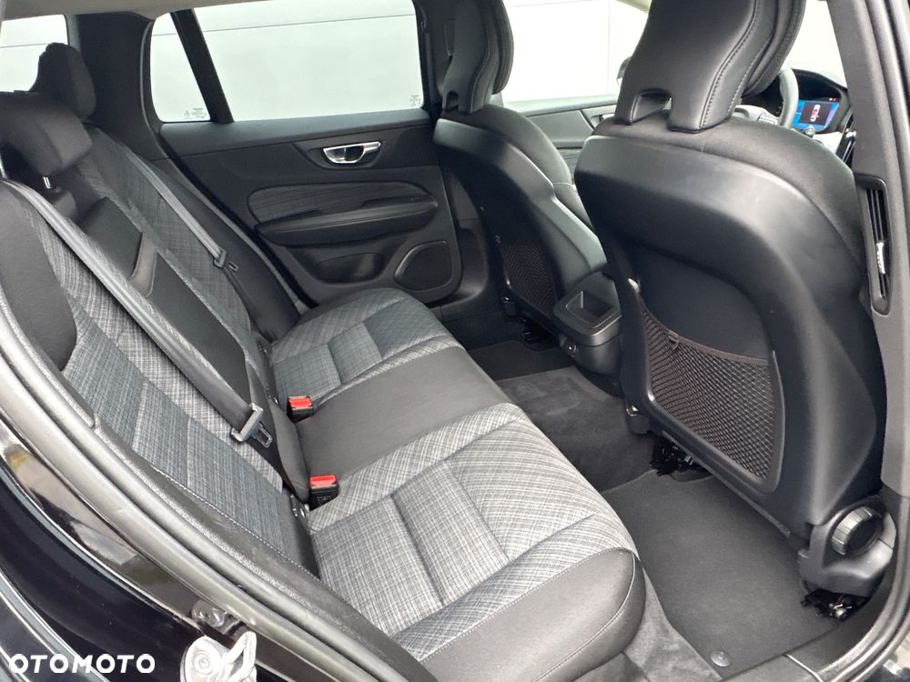 Volvo V60 B3 B Geartronic Momentum Pro - 23