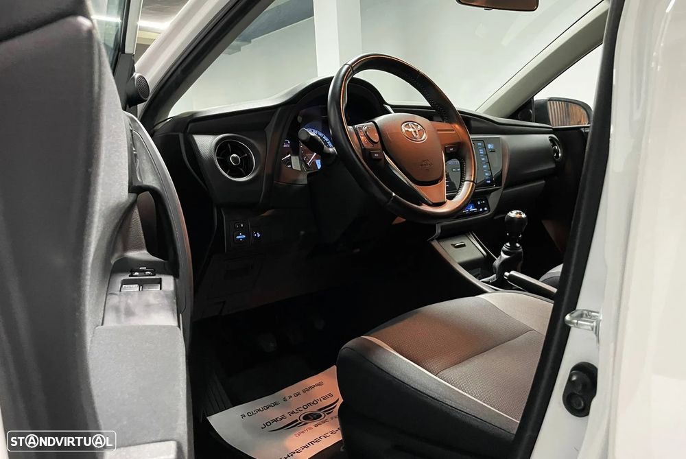 Toyota Auris 1.4 D-4D Exclusive - 23