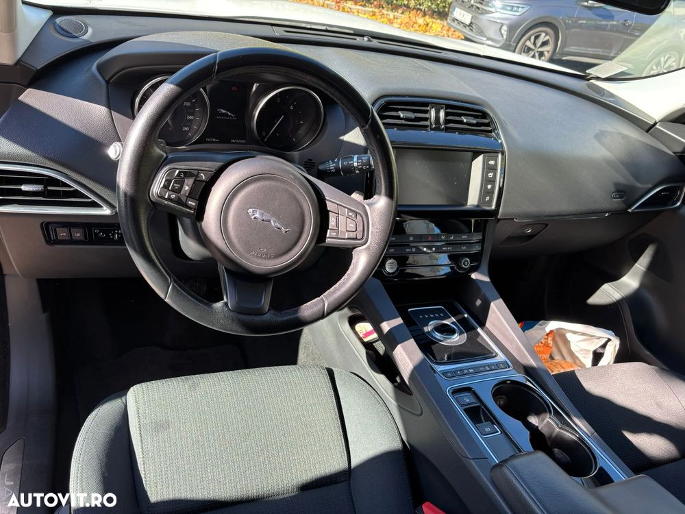Jaguar F-Pace - 6