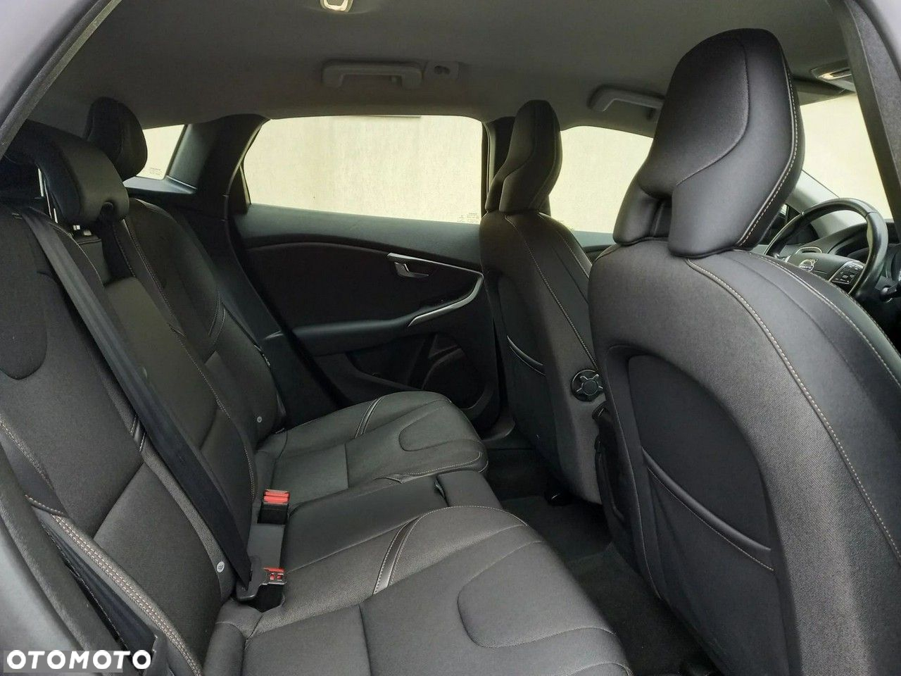 Volvo V40 Cross Country D2 Momentum - 24
