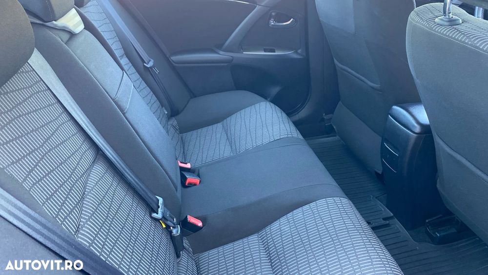 Toyota Avensis 1.8 Travel - 8