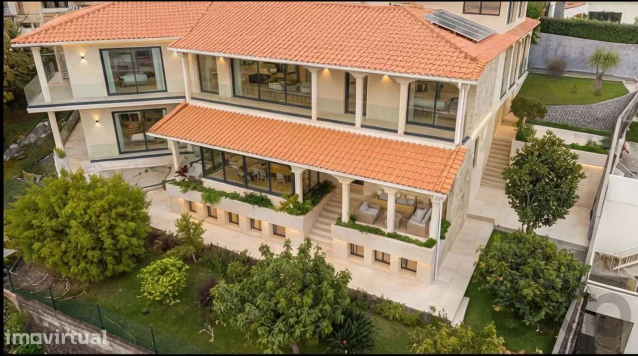 Luxuosa Moradia T8+1 em Funchal: Uma Joia Única no Coração da Madeira - Grande imagem: 2/50
