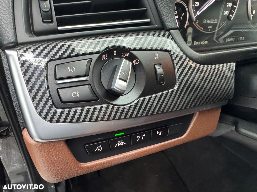 BMW Seria 5 525d xDrive Aut. Luxury Line - 7