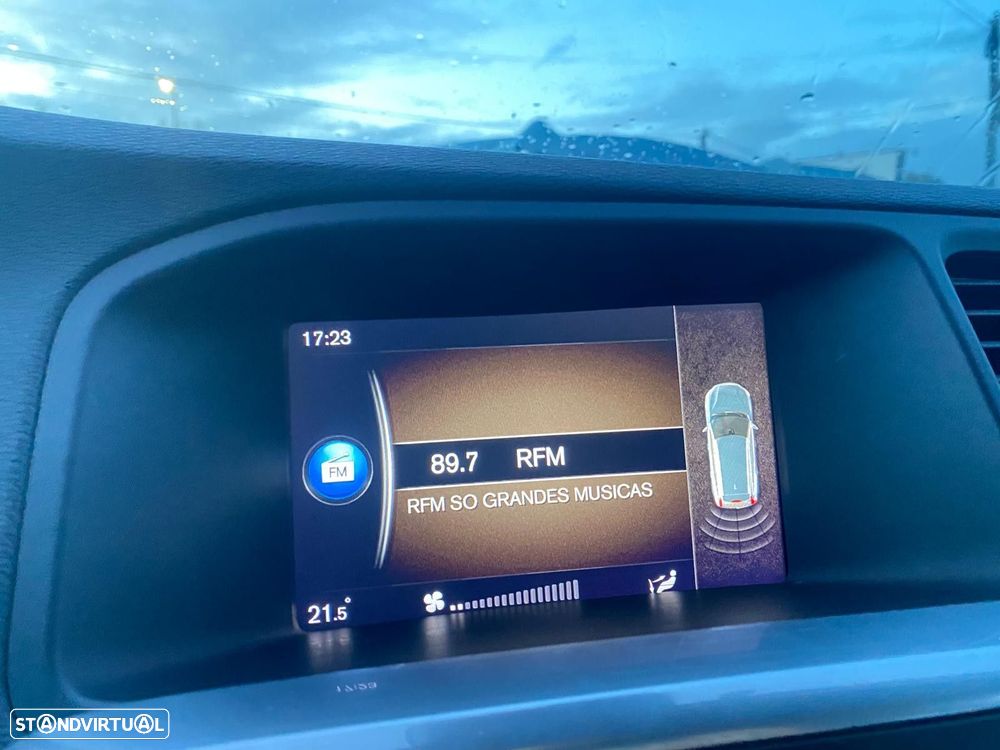 Volvo V60 Cross Country 2.0 D4 Momentum Geartronic - 21