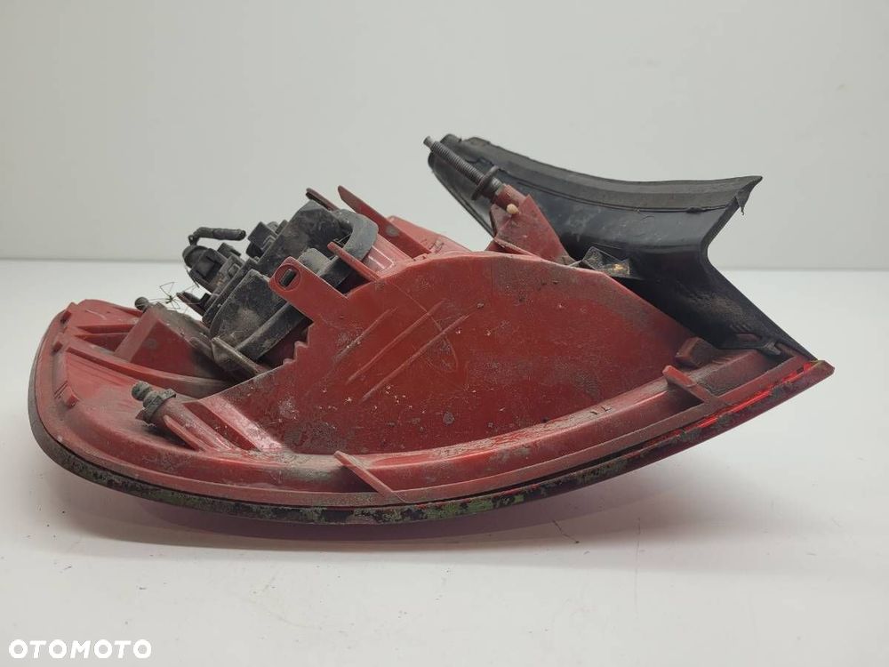 LAMPA TYŁ TYLNA PRAWA W BŁOTNIK AUDI A6 C6 KOMBI LIFT EU - 7