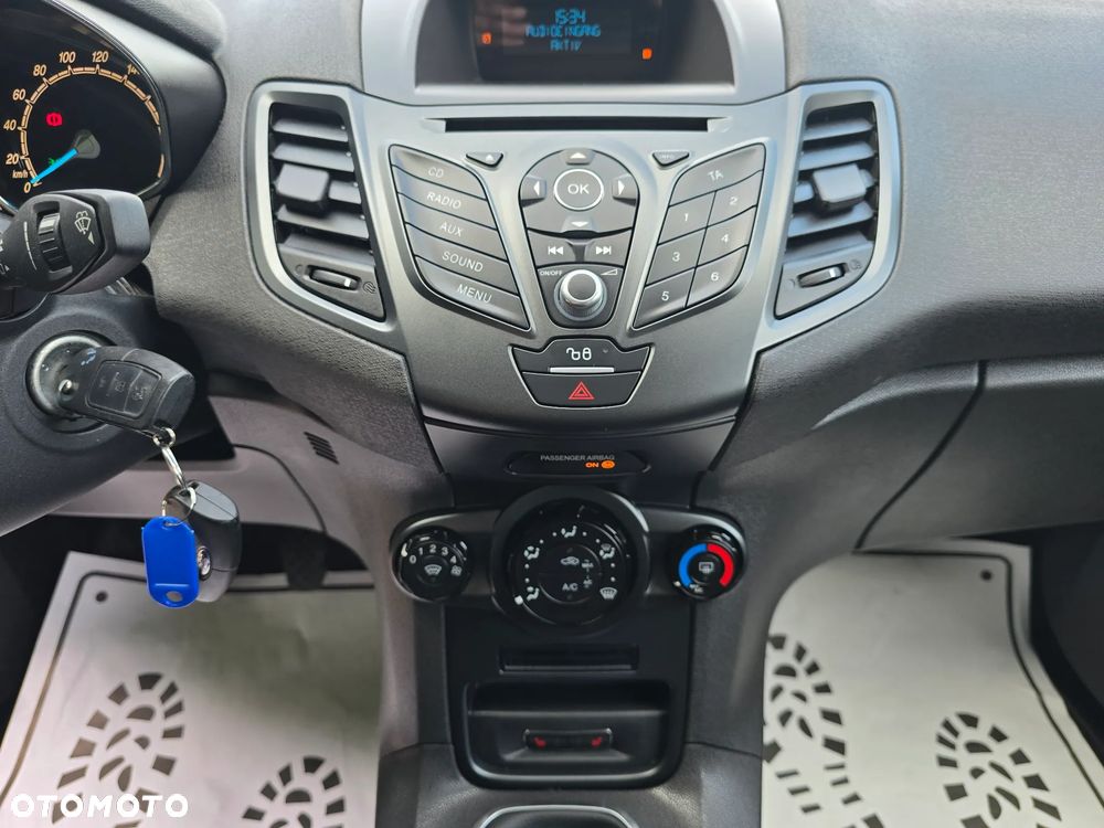 Ford Fiesta 1.25 Champions Edition - 26