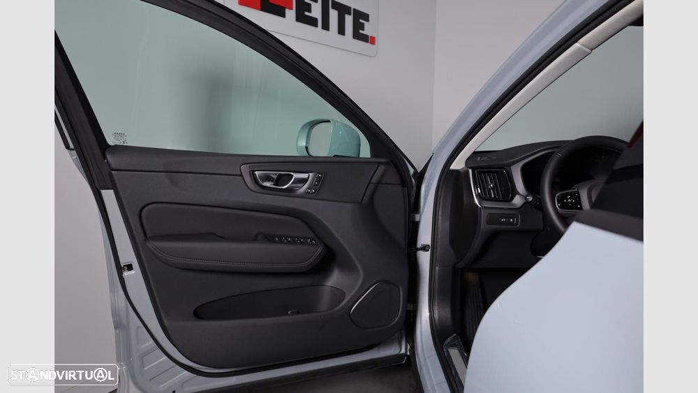 Volvo XC 60 2.0 T6 PHEV Core AWD - 19