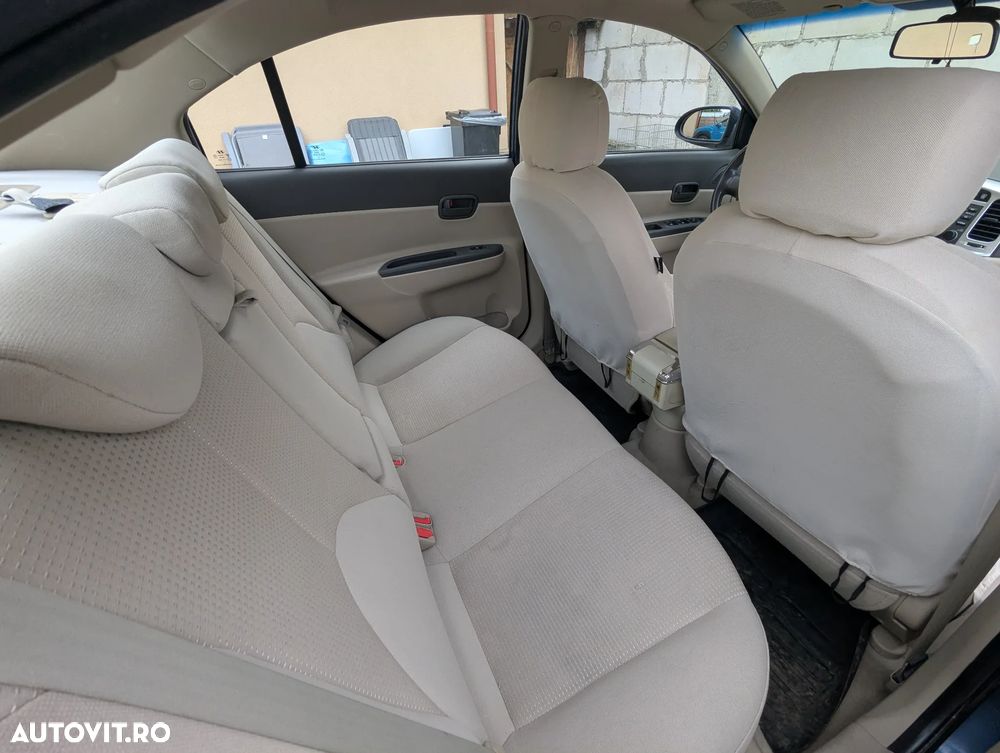 Hyundai Accent - 6