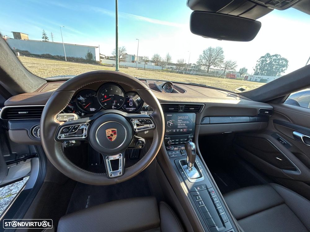 Porsche 911 Série F - 12