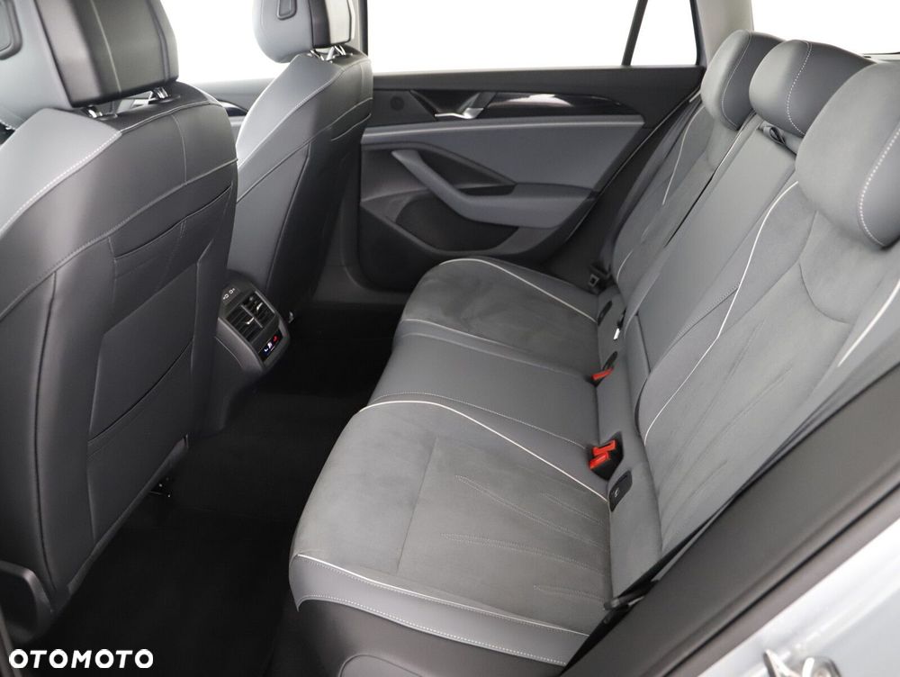 Volkswagen Passat - 12