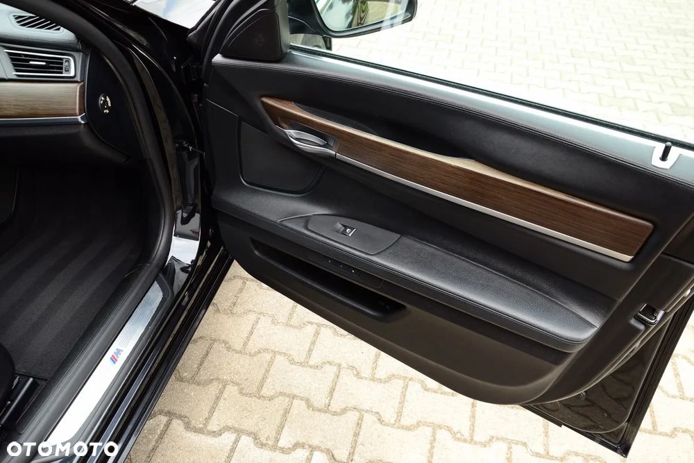 BMW Seria 7 750Ld xDrive - 34