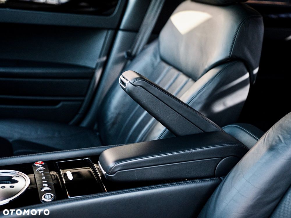 Bentley Flying Spur - 29