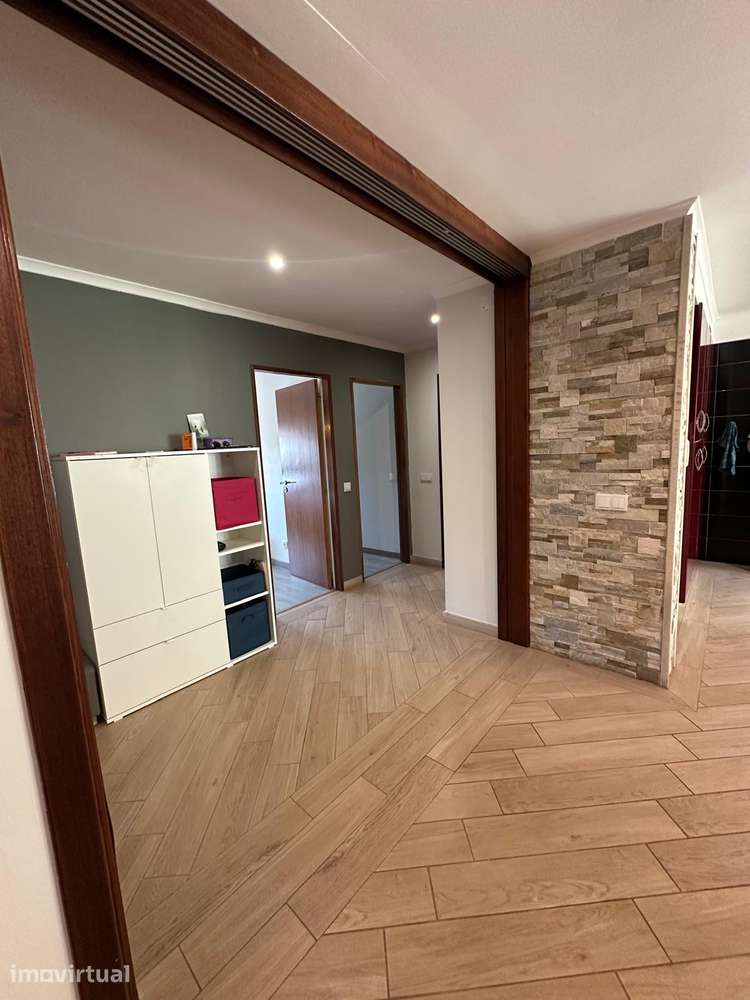 T2 pronto a habitar com segurança e garagem em Cascais - Grande imagem: 2/21