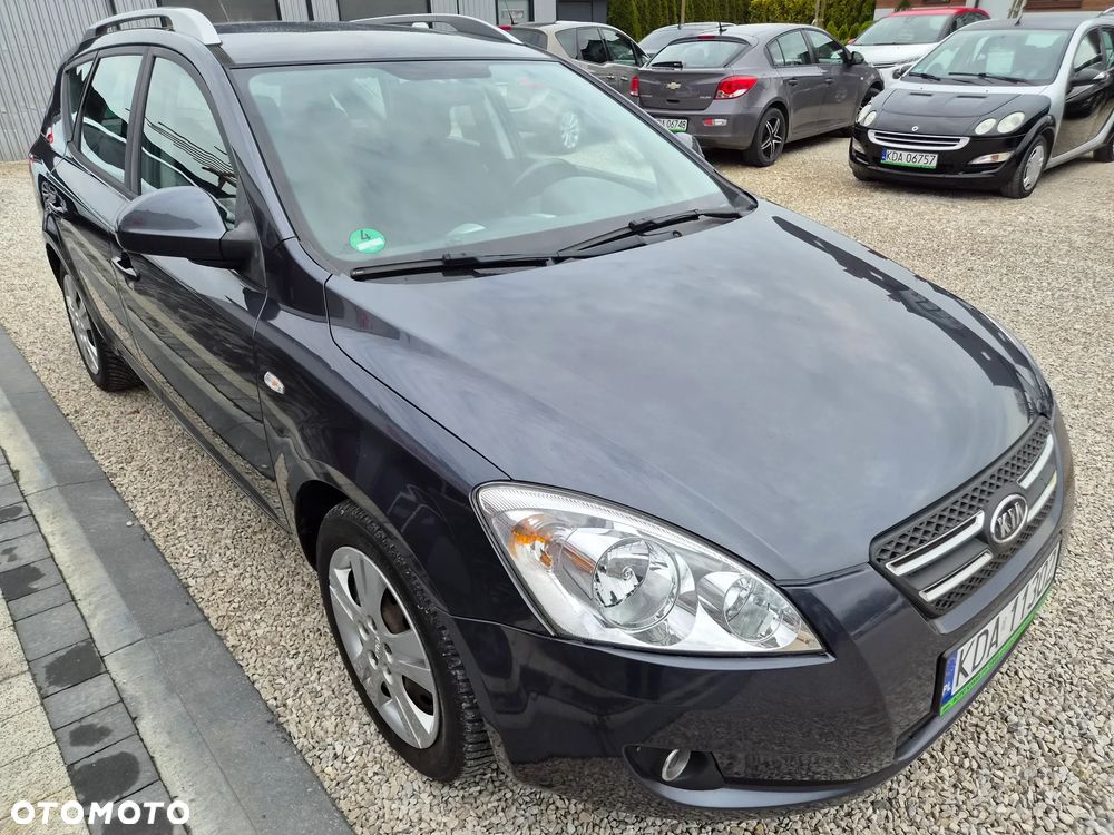 Kia Ceed - 11