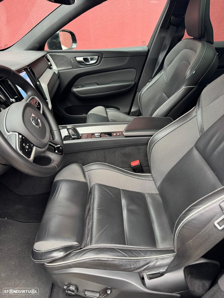 Volvo XC 60 2.0 T6 PHEV R-Design AWD - 10