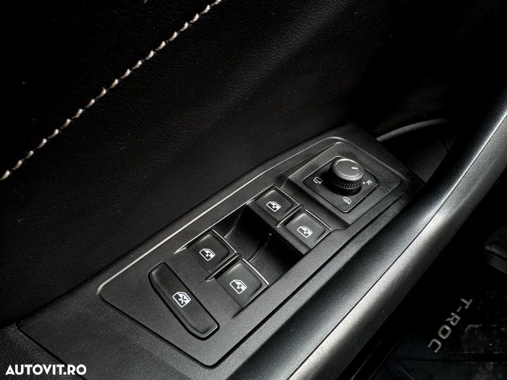 Volkswagen T-Roc - 12