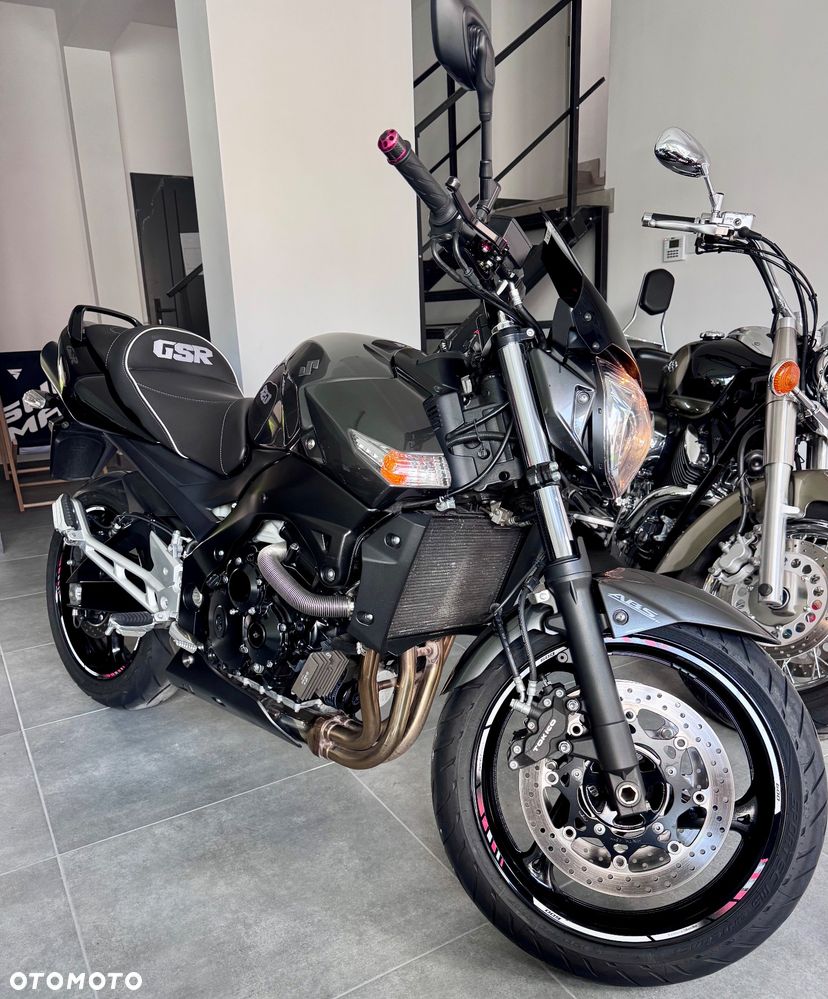 Suzuki GSR - 2
