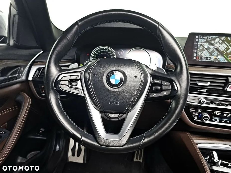BMW Seria 5 530i xDrive M Sport Edition - 9