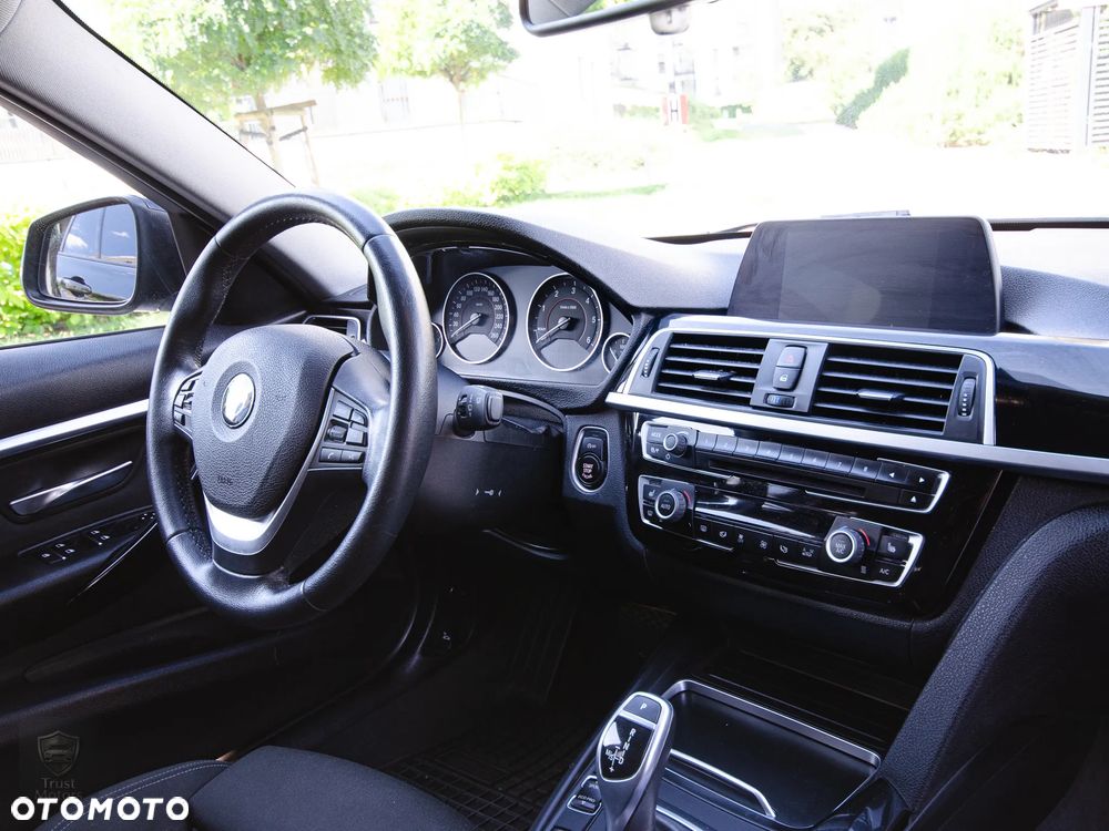BMW Seria 3 320d Sport Line Shadow sport - 25