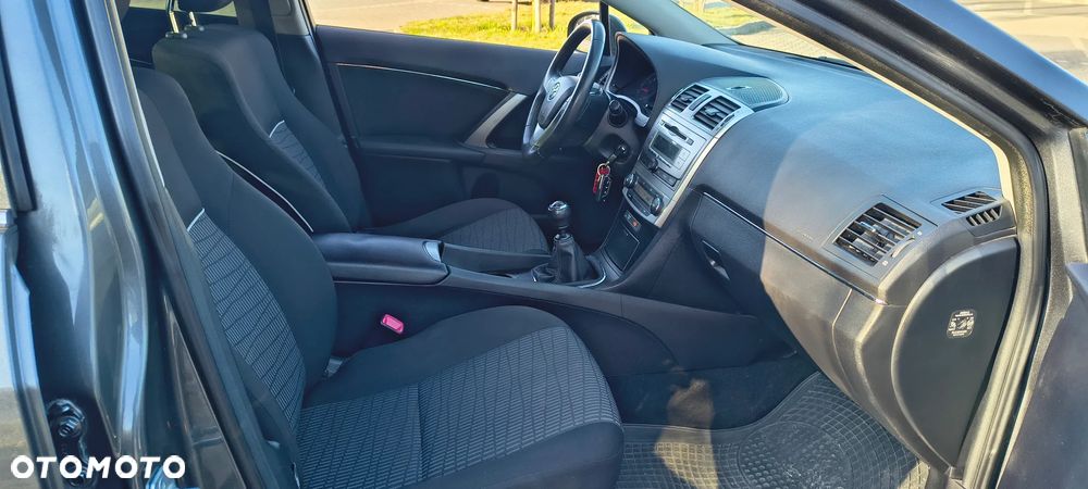 Toyota Avensis 1.8 Active - 10