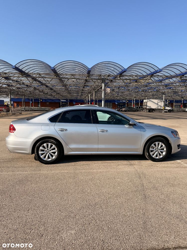 Volkswagen Passat - 4