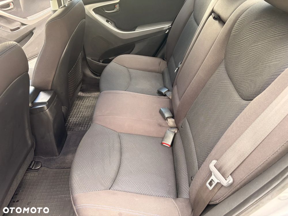 Hyundai Elantra 1.6 Style - 26