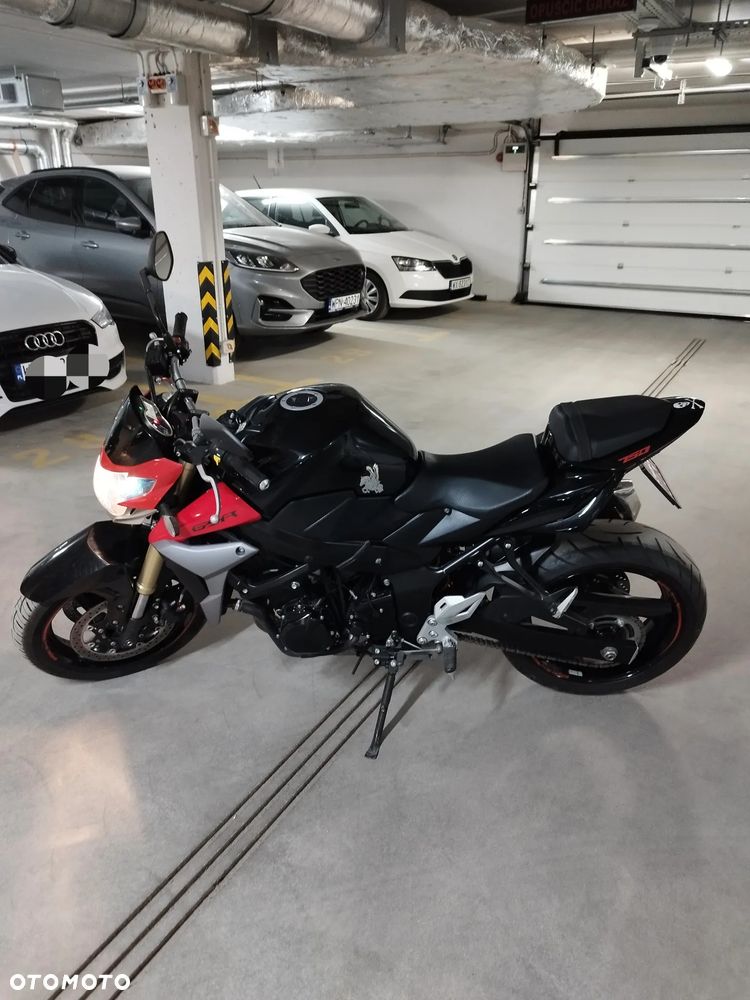 Suzuki GSR - 3