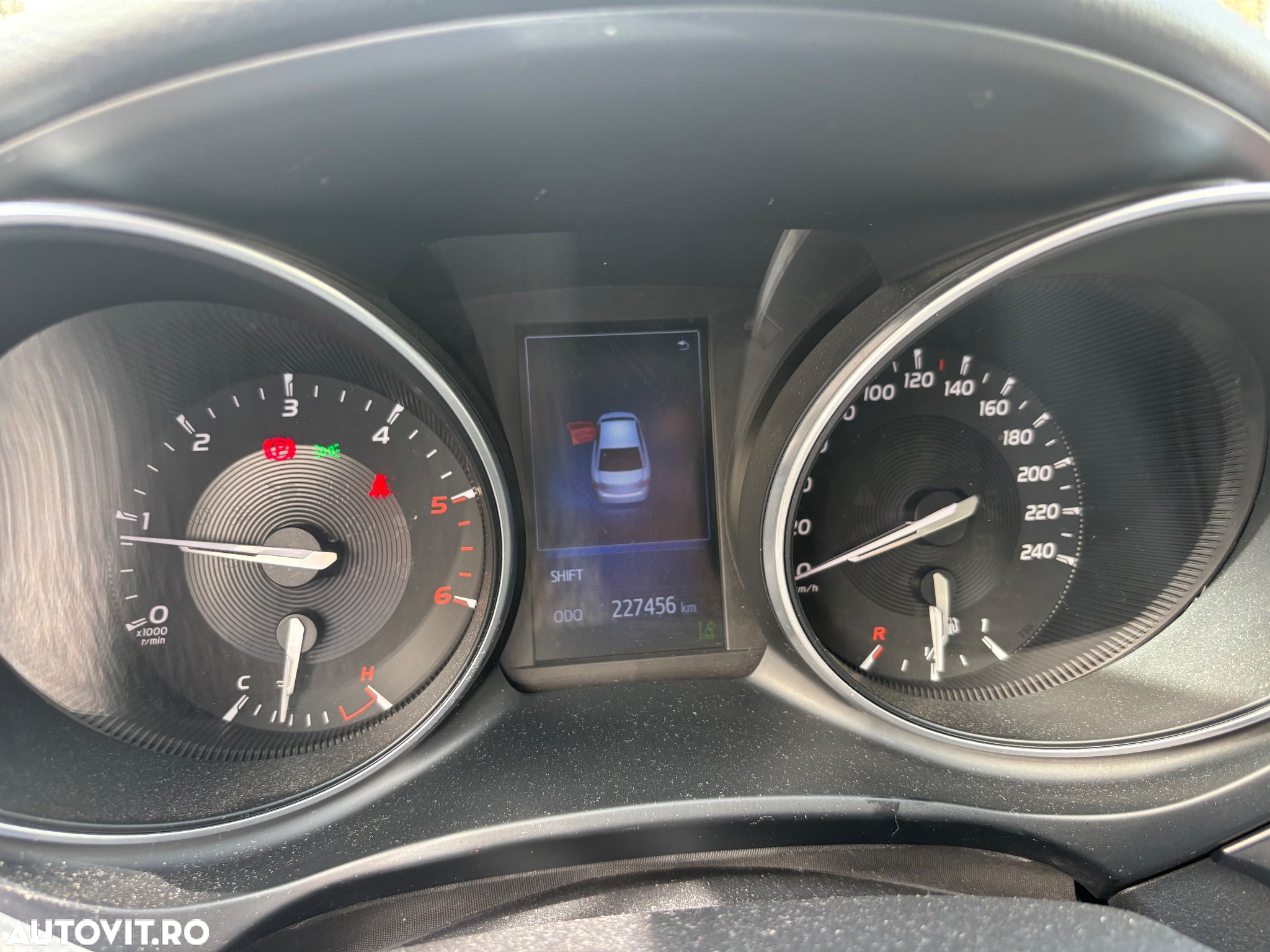Toyota Avensis 2.0 D-4D Executive - 13