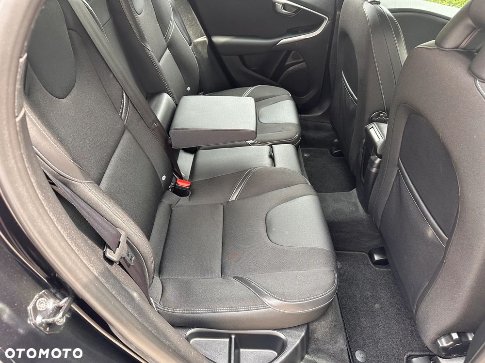 Volvo V40 D2 Summum - 32