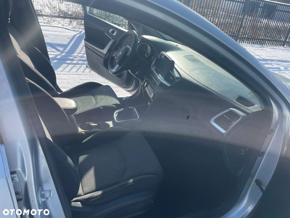 Kia Ceed 1.6 CRDi SCR M - 12