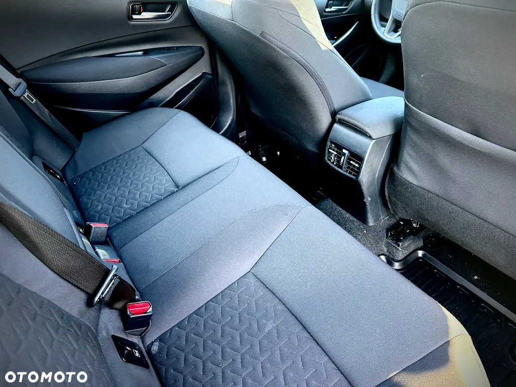 Toyota Corolla 1.8 Hybrid Comfort - 13