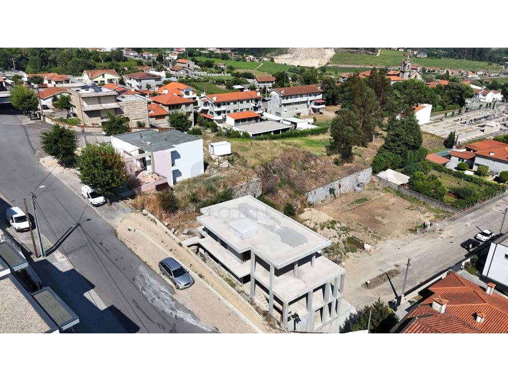 Prédio para investimento com 4 frações | Tagilde, Vizela - Grande imagem: 2/5