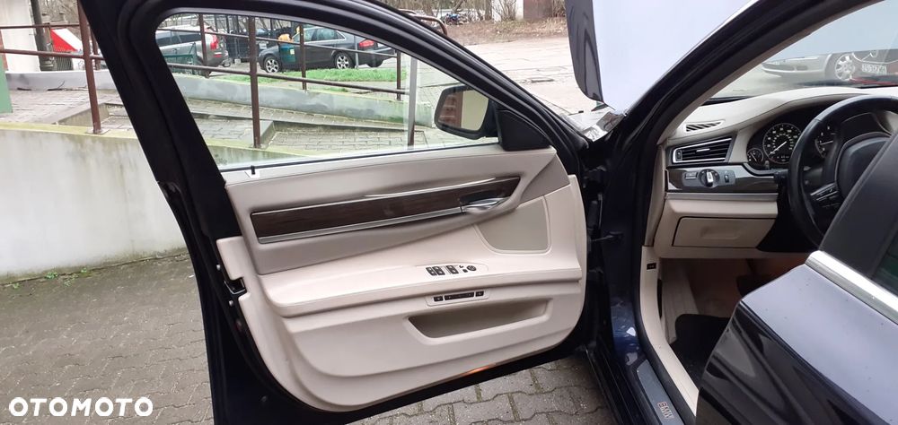 BMW Seria 7 750i L xDrive - 13