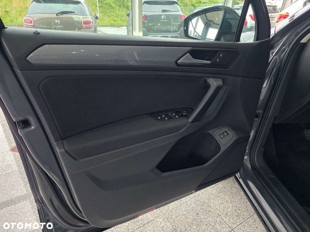 Volkswagen Tiguan - 12