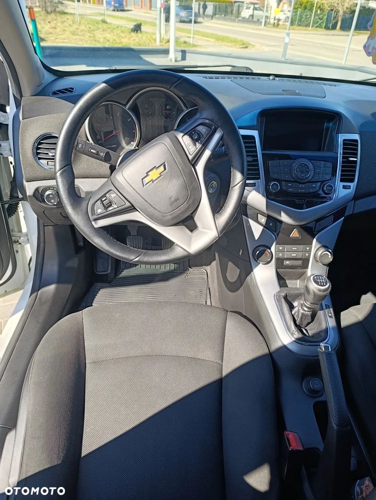 Chevrolet Cruze 1.7 LT - 8