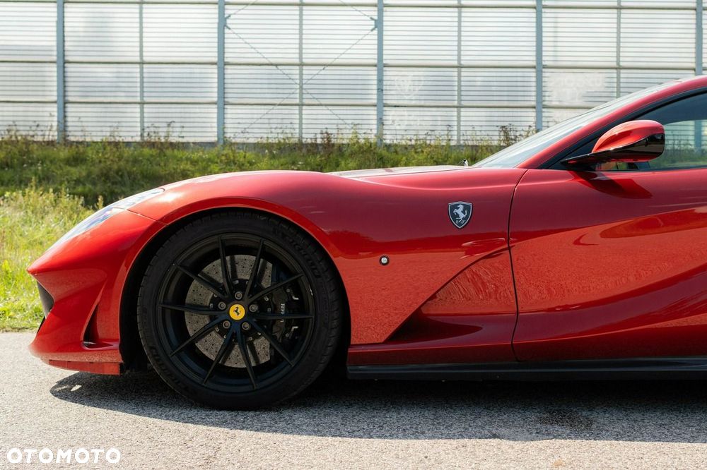 Ferrari 812 Superfast - 12