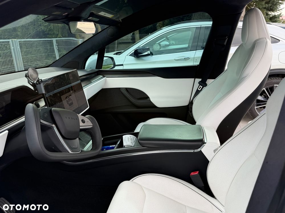 Tesla Model X - 4