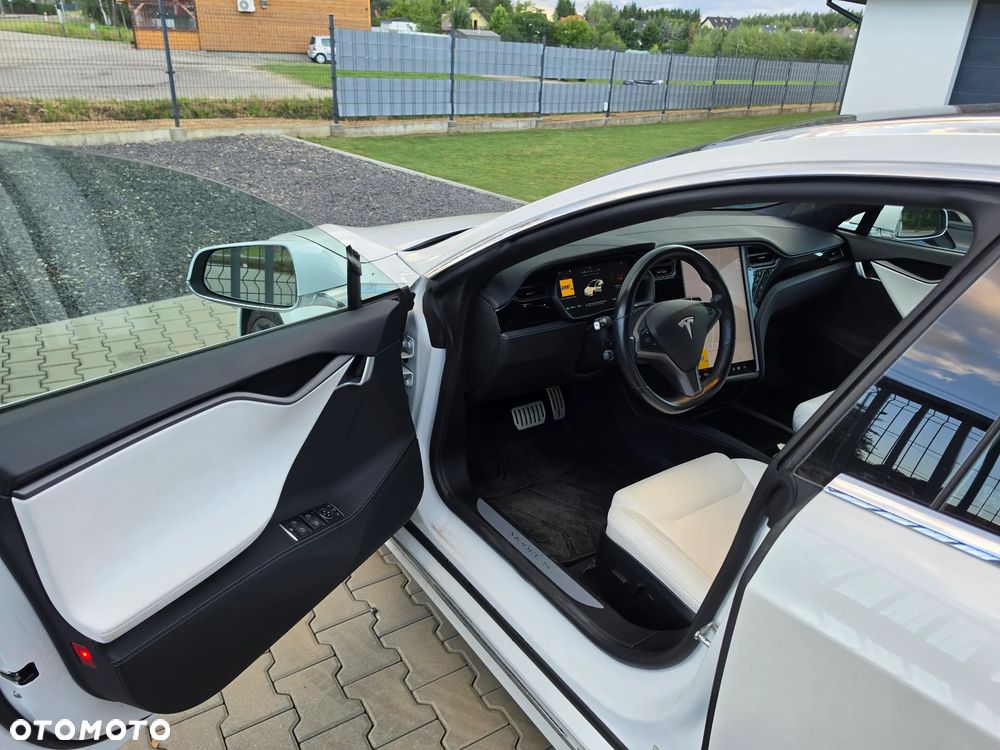 Tesla Model S - 3